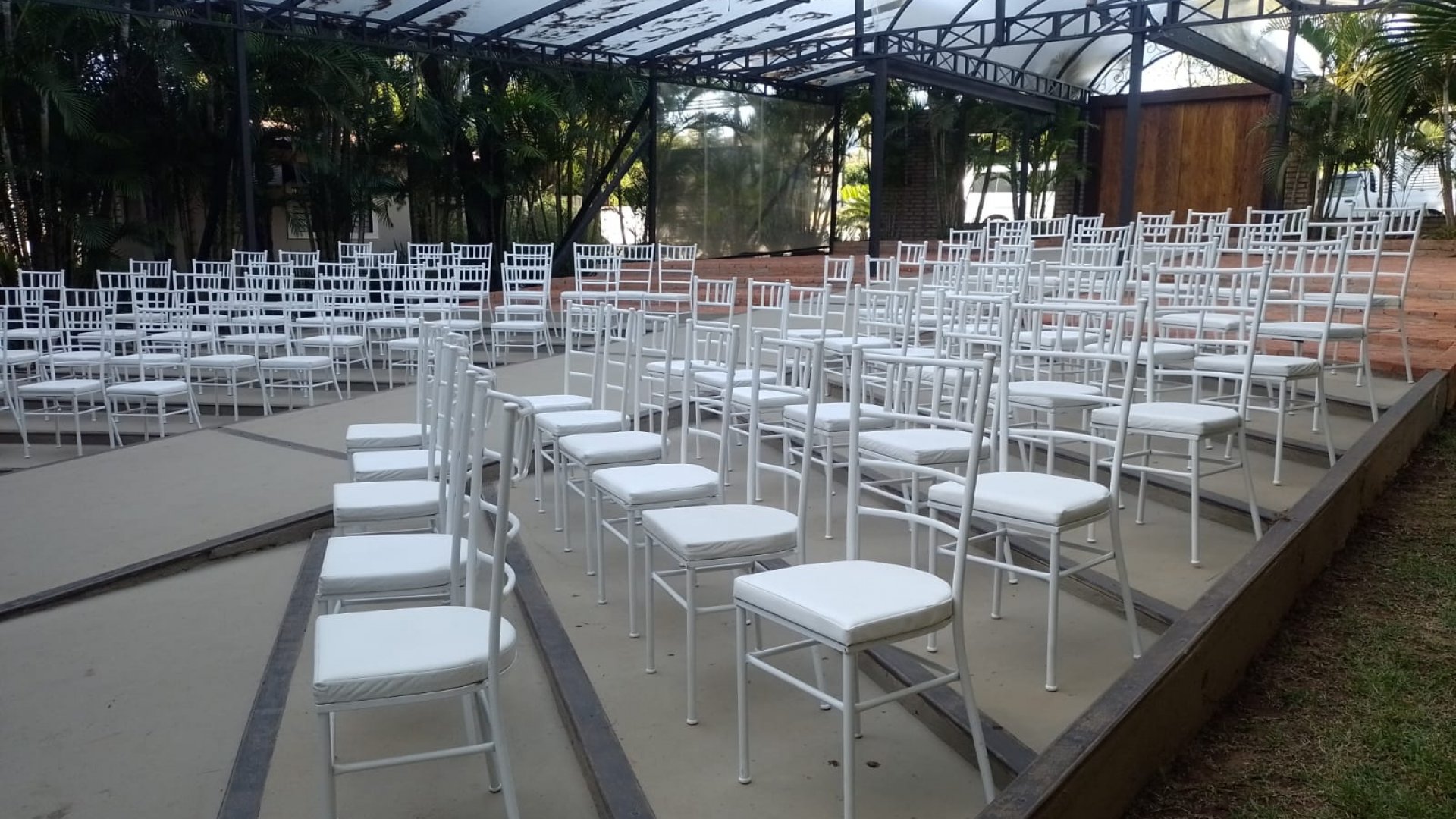 Locações de Cadeiras Tiffany Aluguel de Mesas e Cadeiras Sorocaba Aluguel de Mesa para Eventos Sorocaba